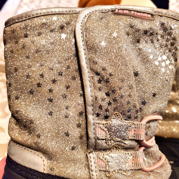 ⬇️ Ice fields silver sequin waterproof boots. - Picture 4 of 11